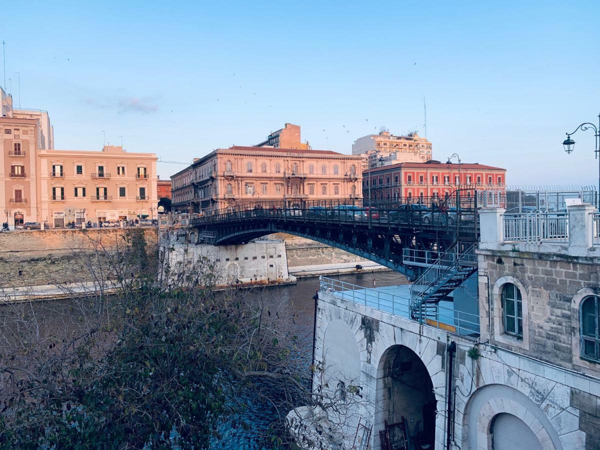 מלון טאראנטו A Due Passi Dal Ponte מראה חיצוני תמונה